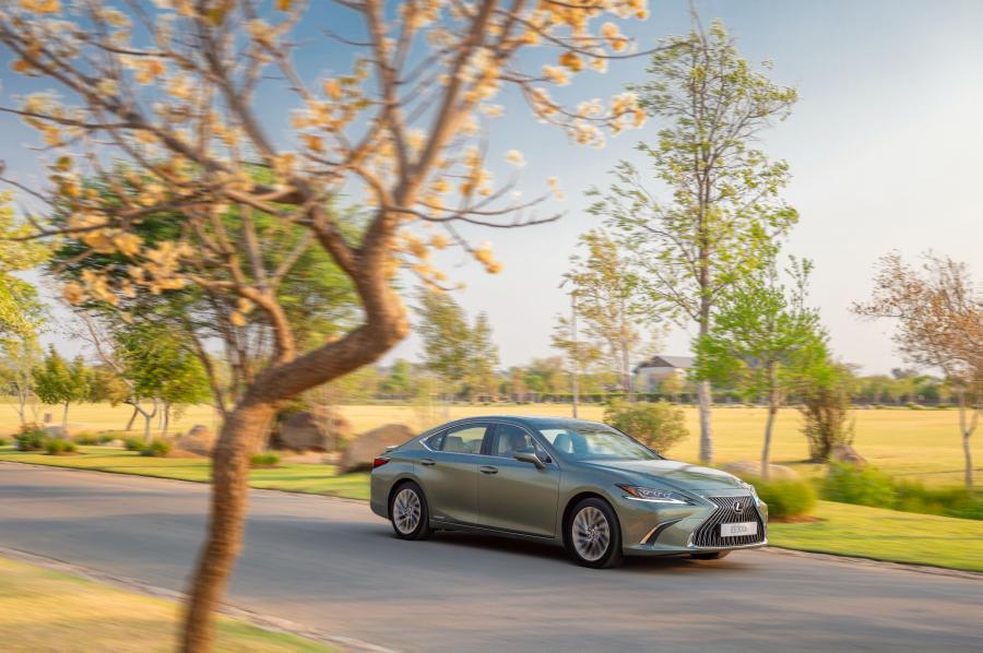 Lexus ES300h 2018 года  (ZA) (фото 2 из 45)